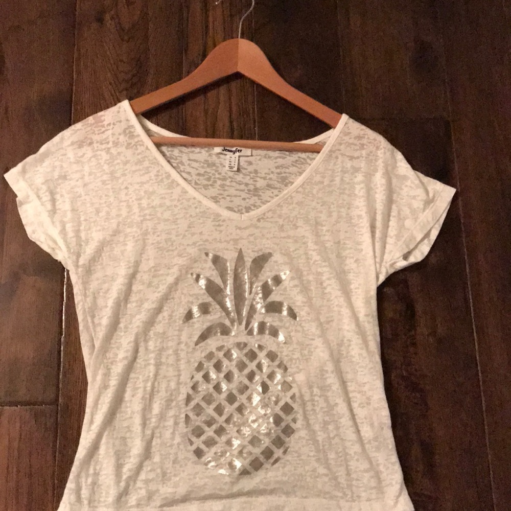 Jennyfer lightweight v-neck pineapple T-shirt